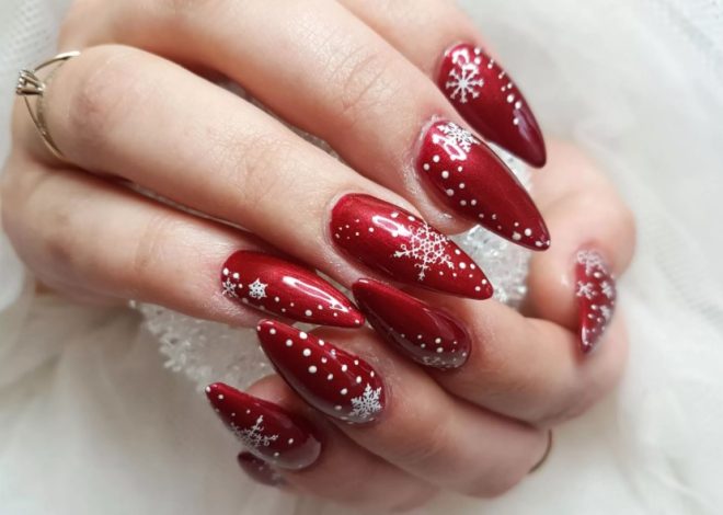 10 Christmas Nail Ideas to Try