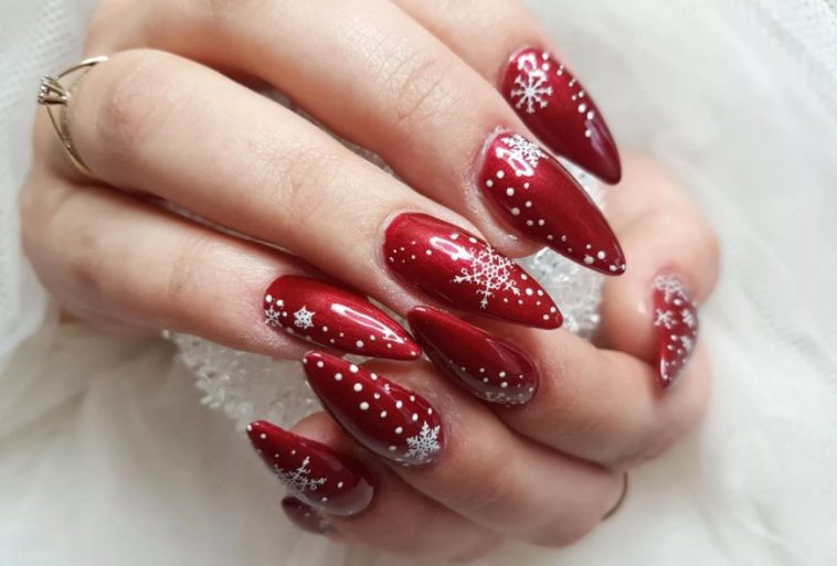 10 Best Christmas Nail Ideas You Should Try In 2022 !