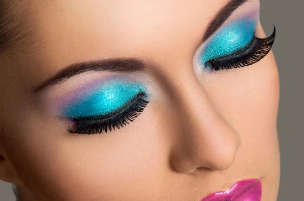 7 Creative Christmas Makeup Ideas For 2025
