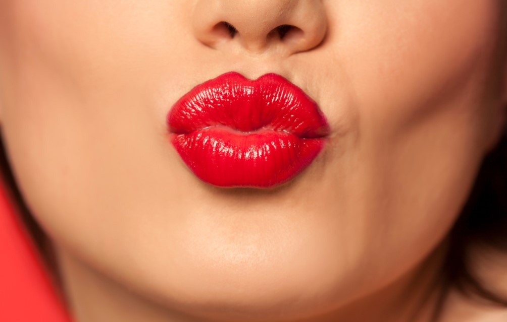 Carmine lips Makeup