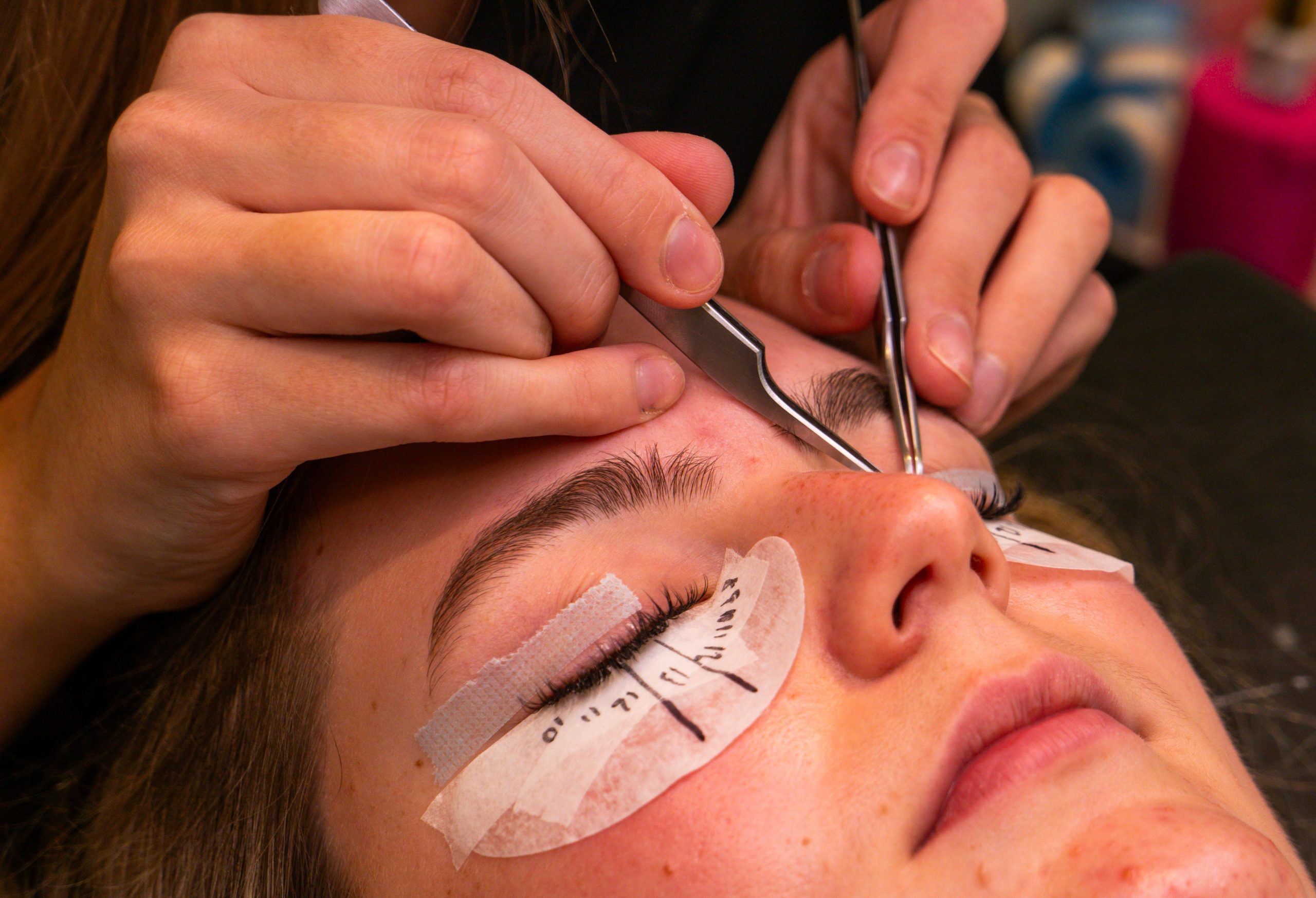 Growing Longer Lashes Naturally: 12 Habits That Actually Support Length