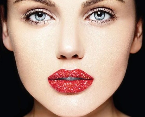 The glittery mouth Makeup