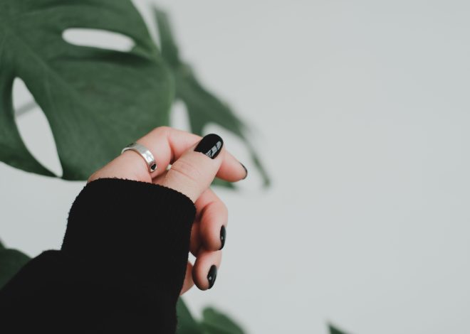 17 Simple Classy Nails for a Clean, Polished Look